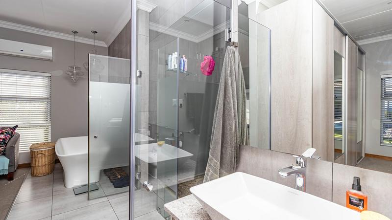 4 Bedroom Property for Sale in Pinnacle Point Golf Estate Western Cape